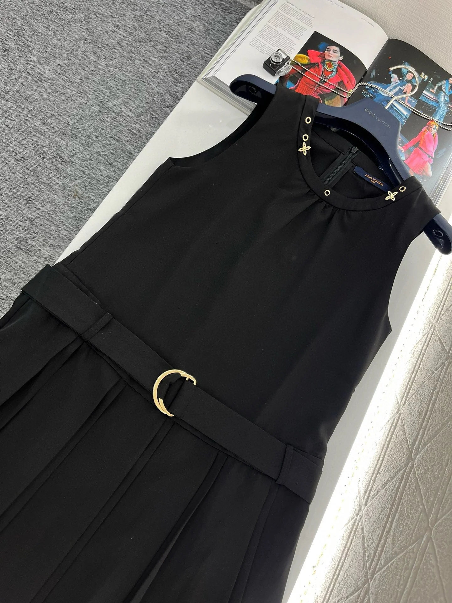 Belt pleated dress - Ultra-Collectible