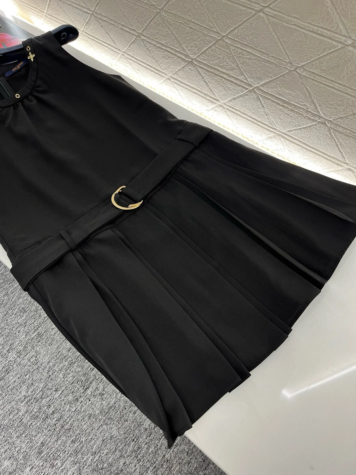 Belt pleated dress - Ultra-Collectible