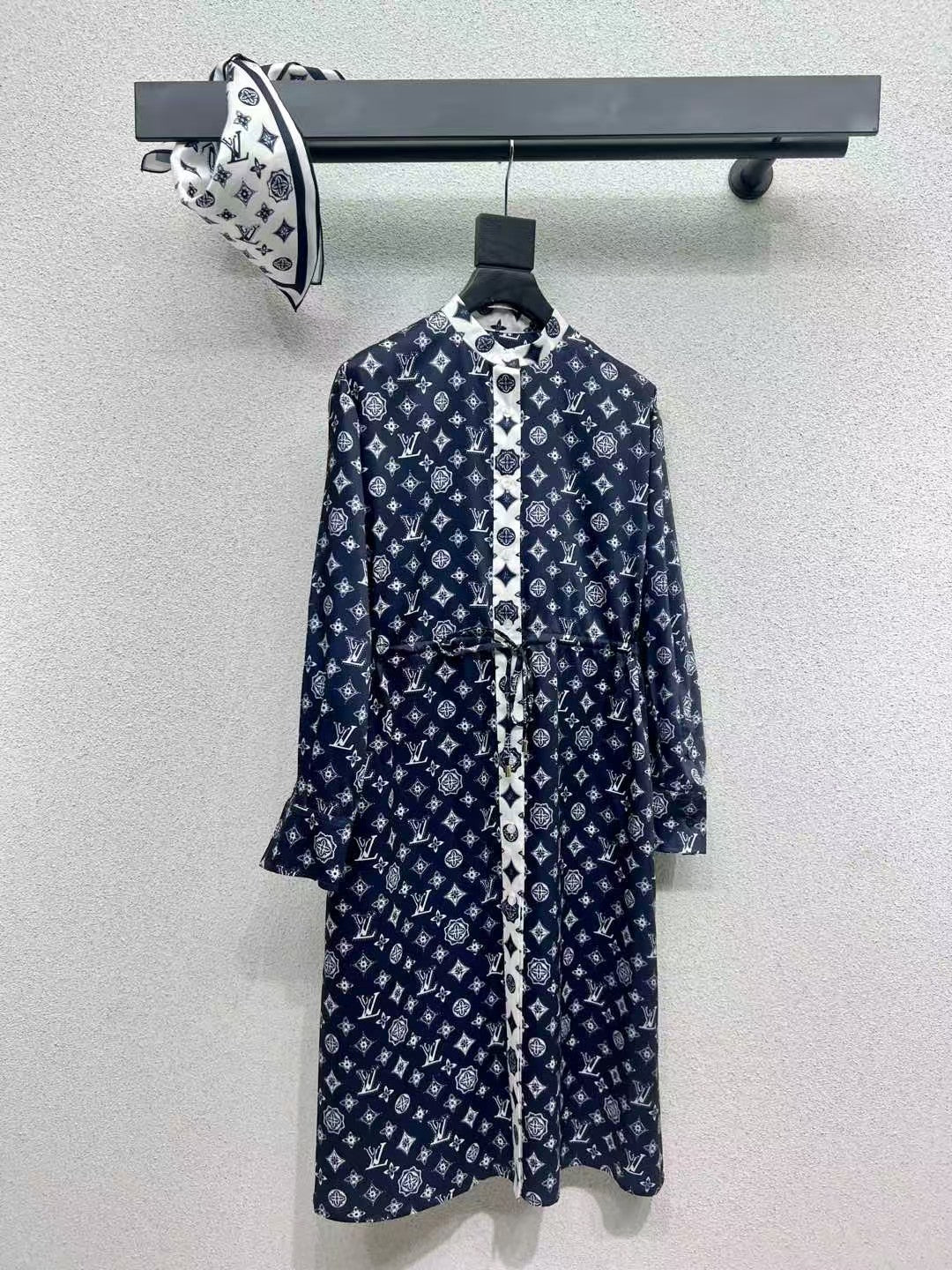 25SS early spring new classic presbyopic letter print stand collar drawstring dress - Ultra-Collectible