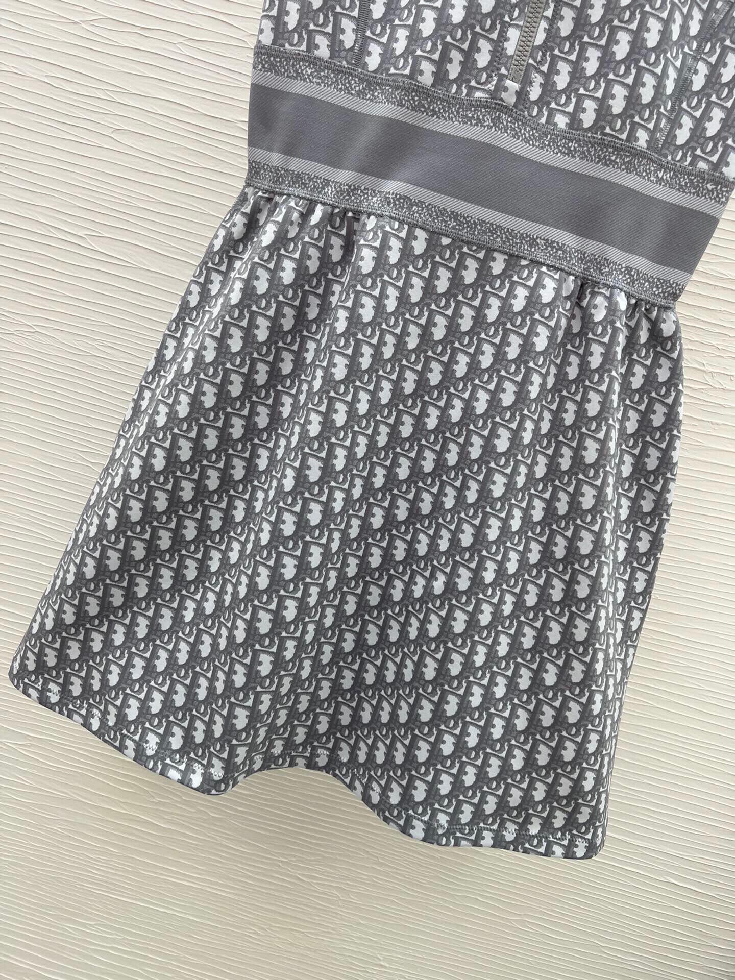 Presbyopia vest dress - Ultra-Collectible