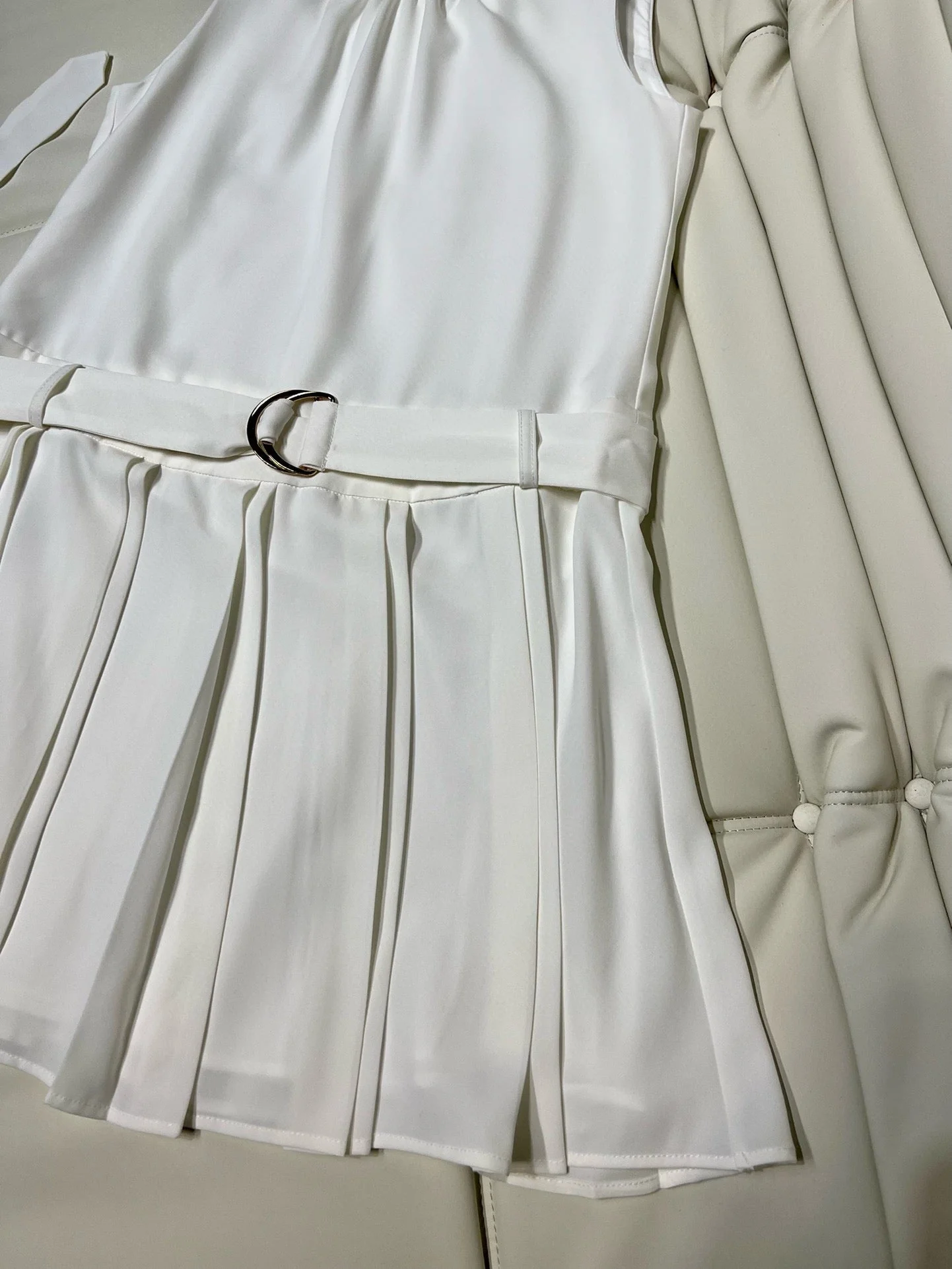 Belt pleated dress - Ultra-Collectible