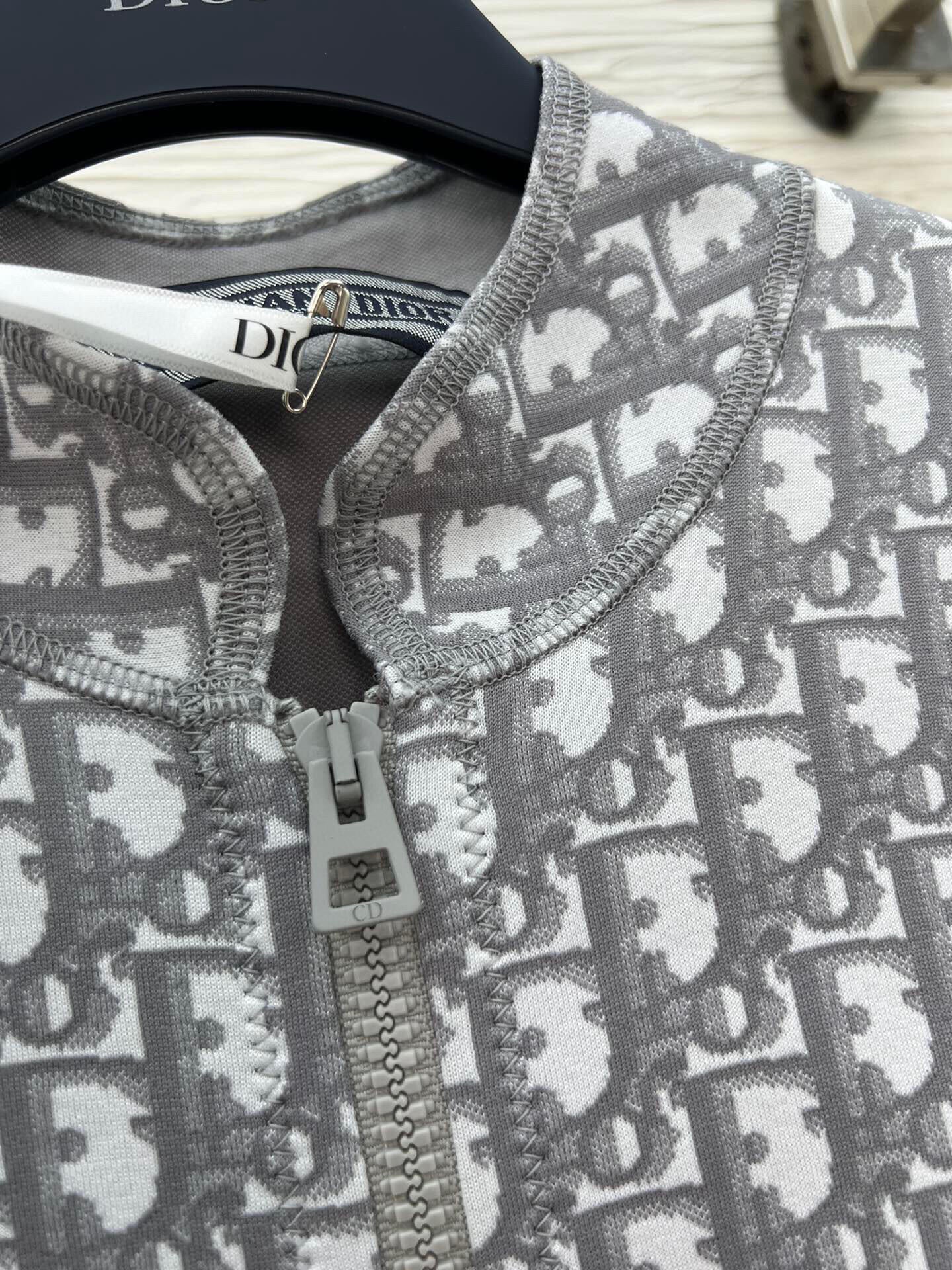 Presbyopia vest dress - Ultra-Collectible