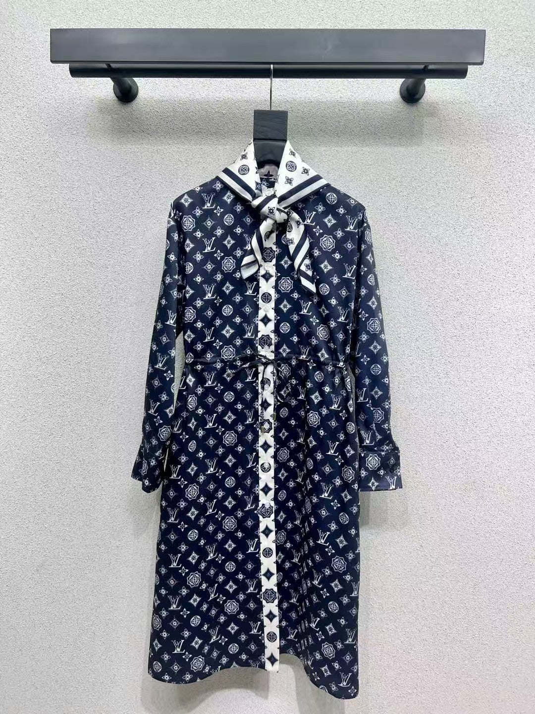 25SS early spring new classic presbyopic letter print stand collar drawstring dress - Ultra-Collectible