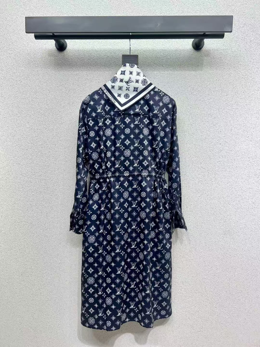 25SS early spring new classic presbyopic letter print stand collar drawstring dress - Ultra-Collectible