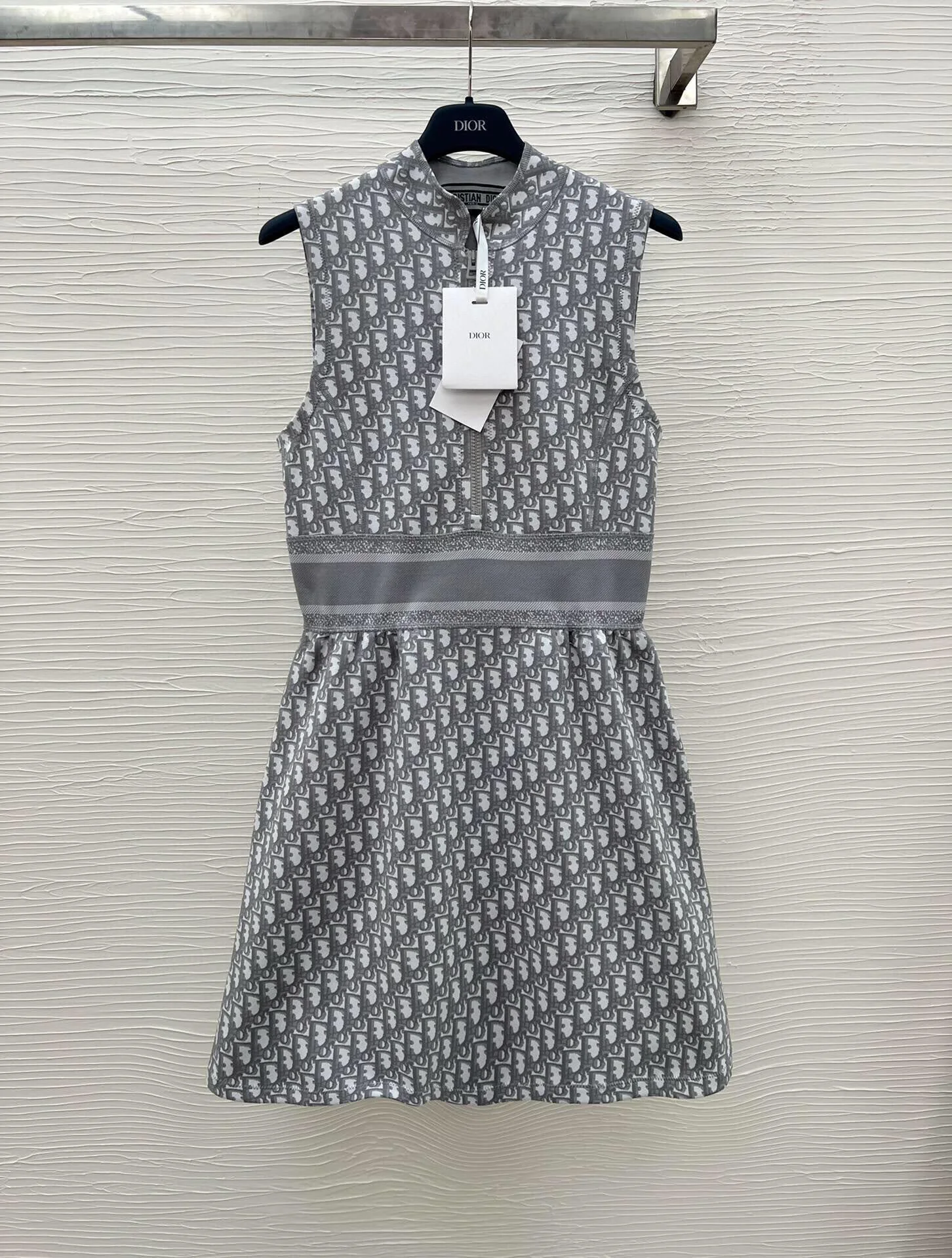 Presbyopia vest dress - Ultra-Collectible