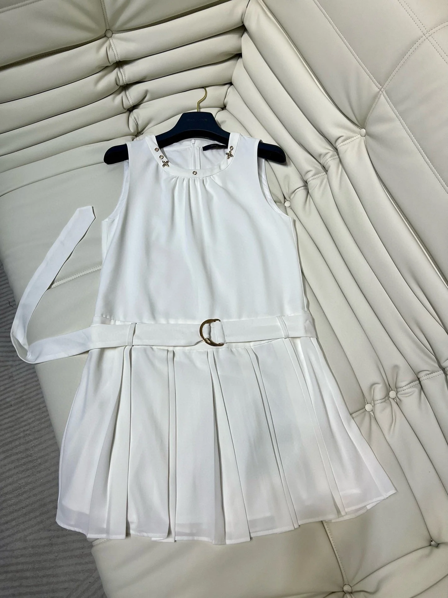 Belt pleated dress - Ultra-Collectible