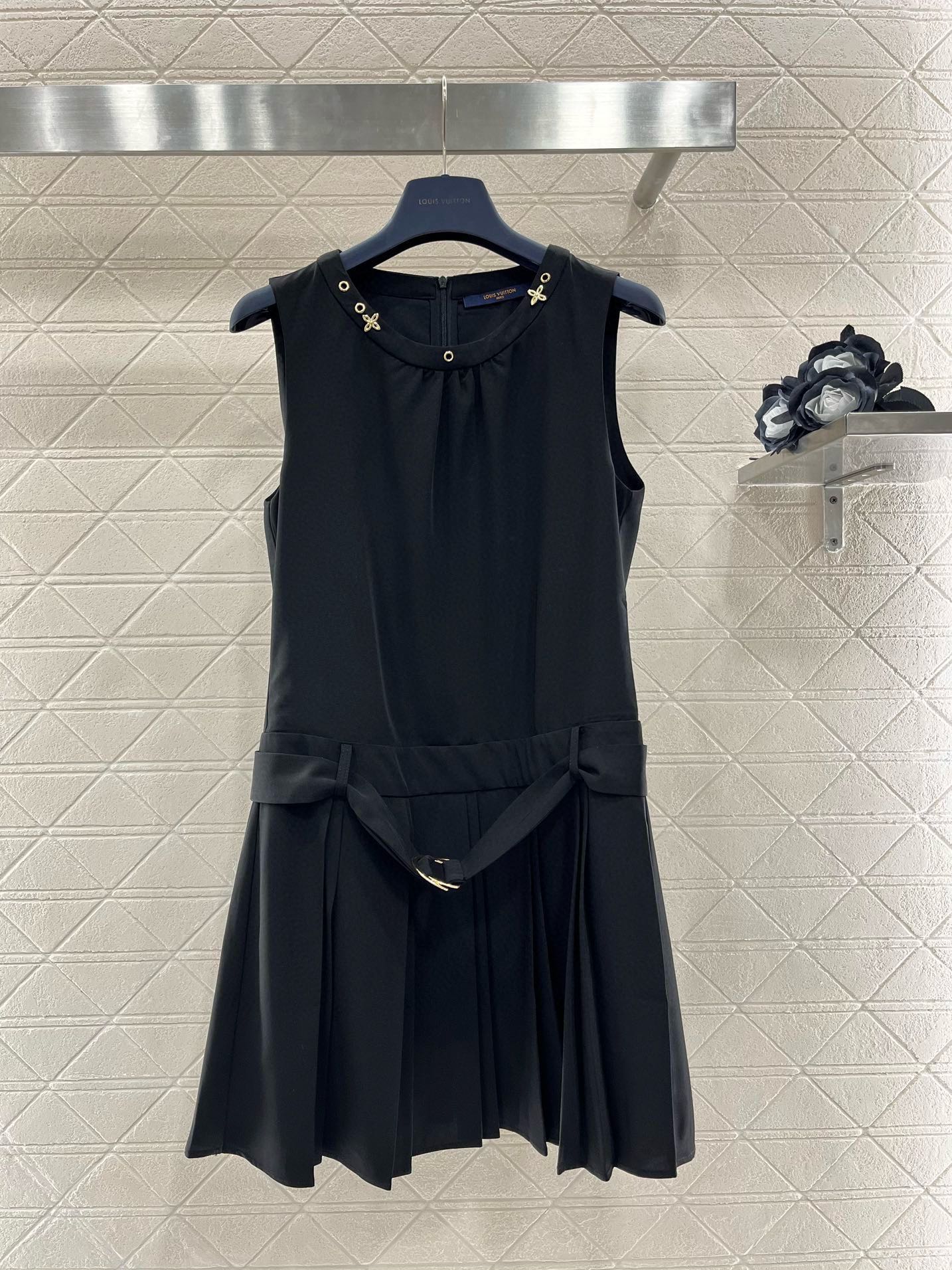 Belt pleated dress - Ultra-Collectible