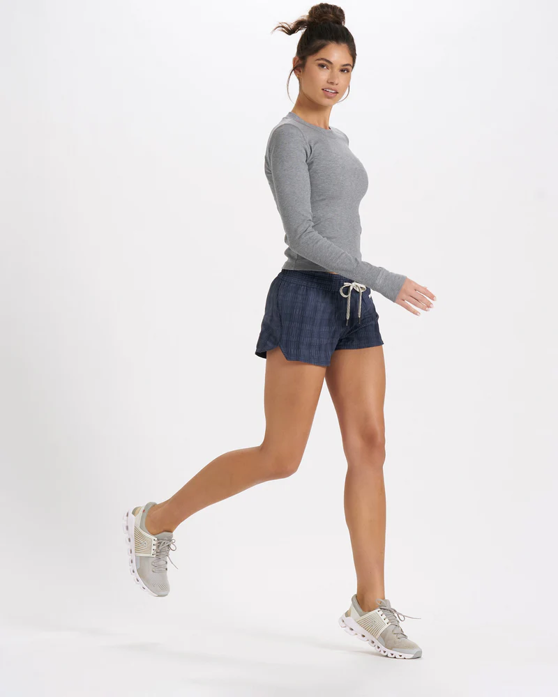 Long-Sleeve Pose Fitted Tee