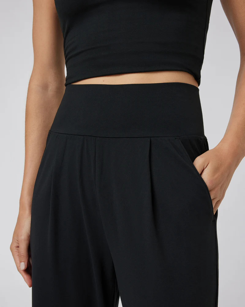 Lux At Ease Straight