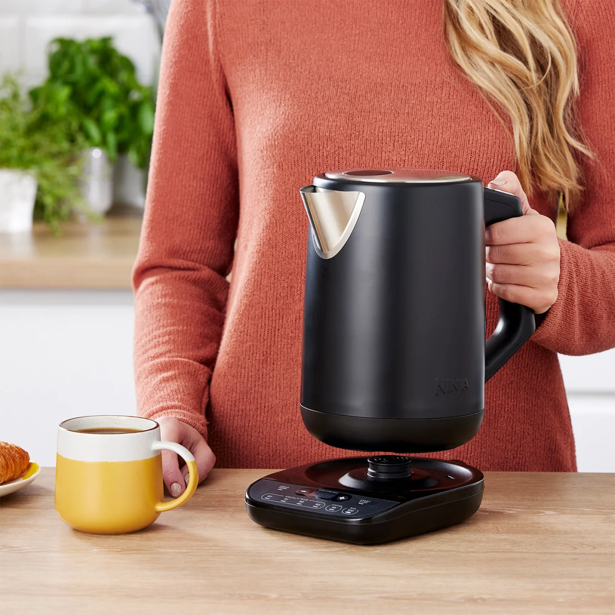 Ninja Black Perfect Temperature Kettle, Rapid Boil – KT200UK