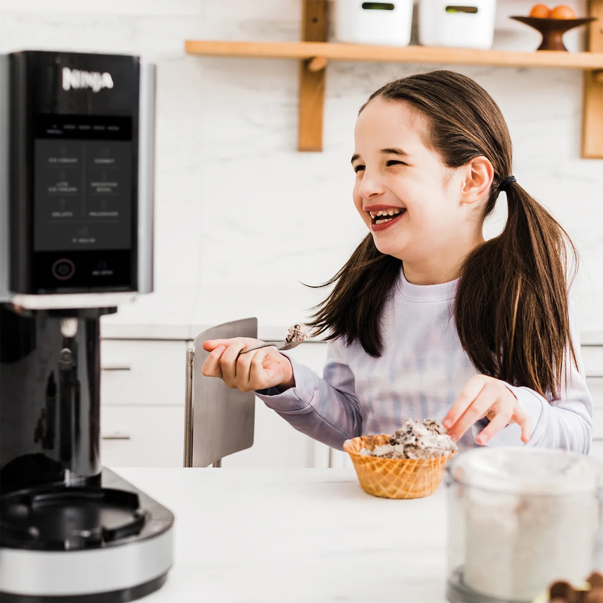 Ninja CREAMi Ice Cream & Frozen Dessert Maker (7 Tub Multi-Coloured Lid Bundle)