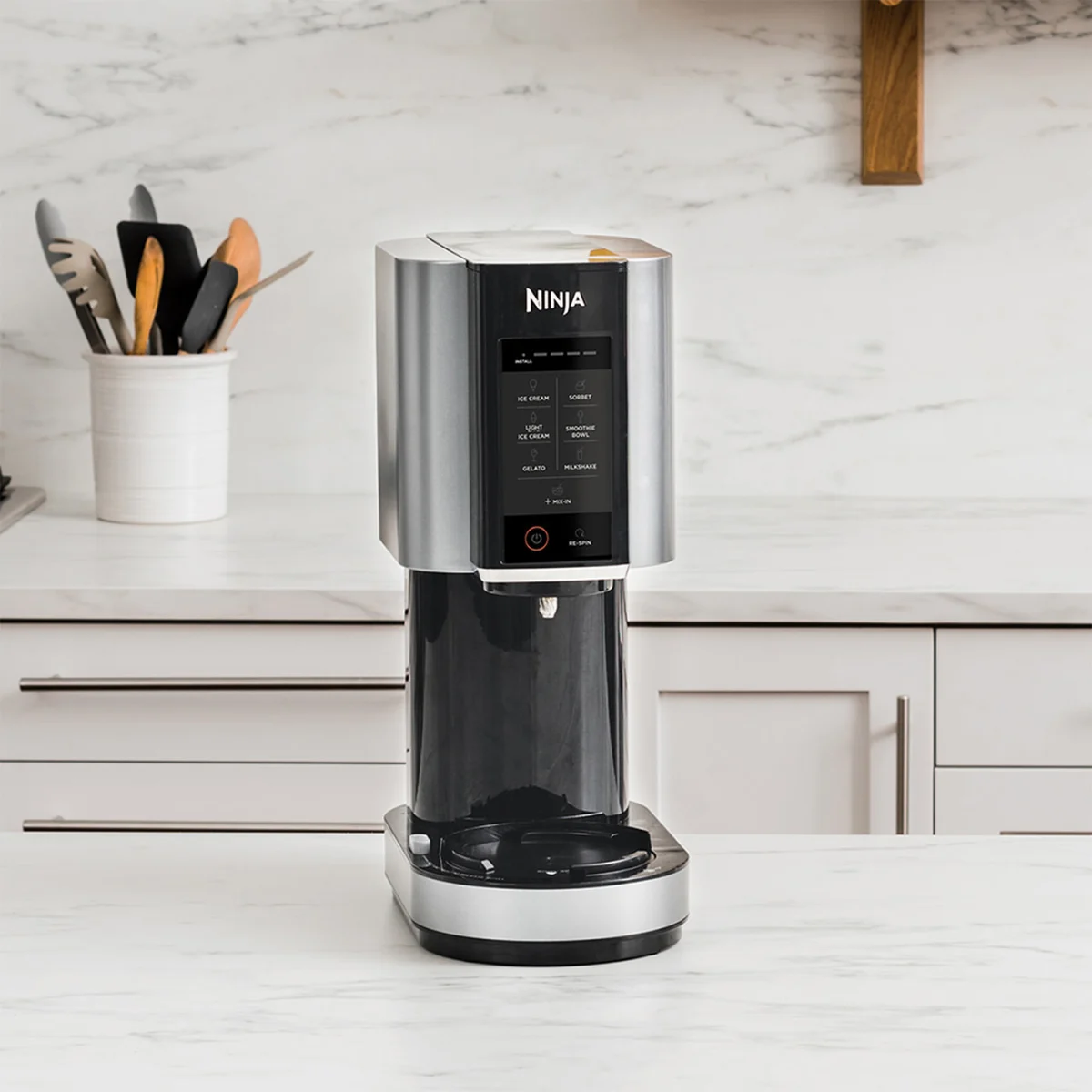 Ninja CREAMi Ice Cream & Frozen Dessert Maker (7 Tub Multi-Coloured Lid Bundle)