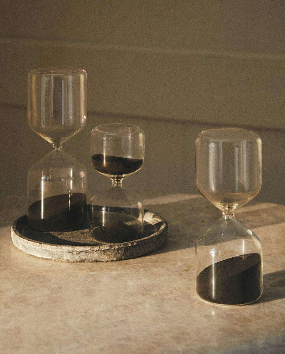 DECORATIVE ACCESSORIES