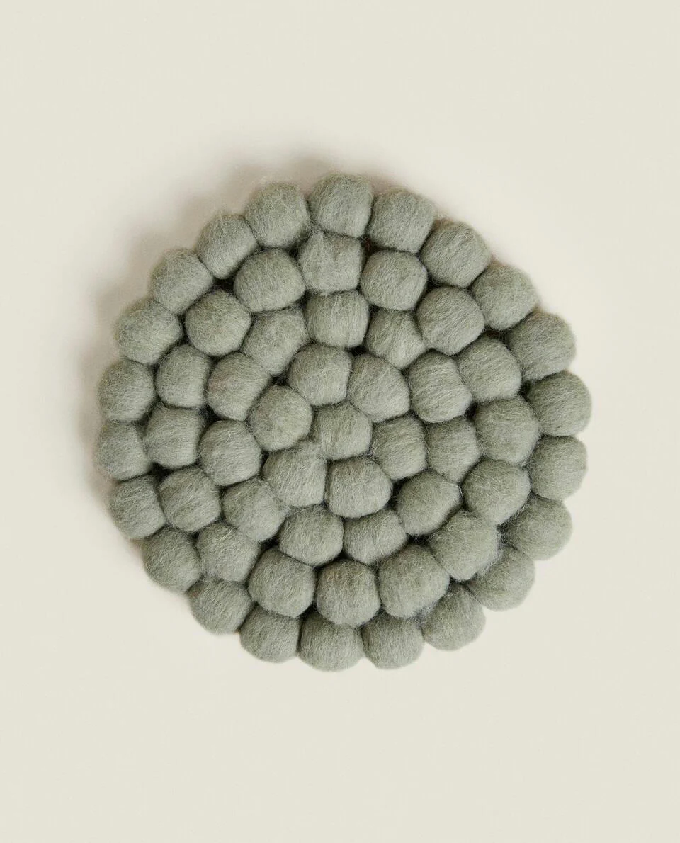 CHRISTMAS ROUND WOOL TRIVET
