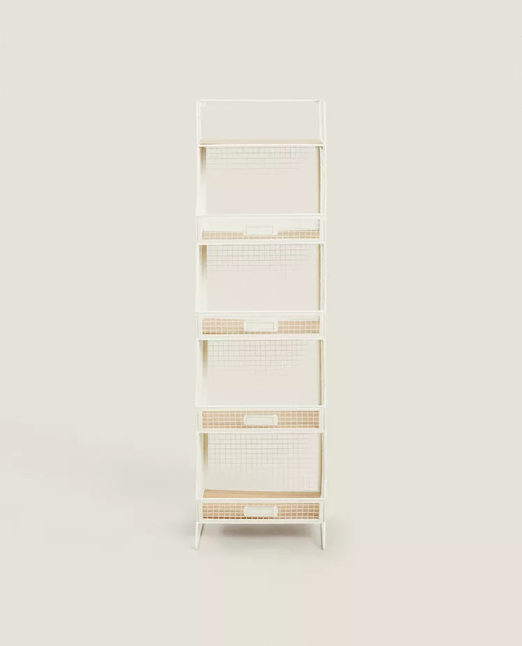 STORAGE UNIT WITH SHELVES