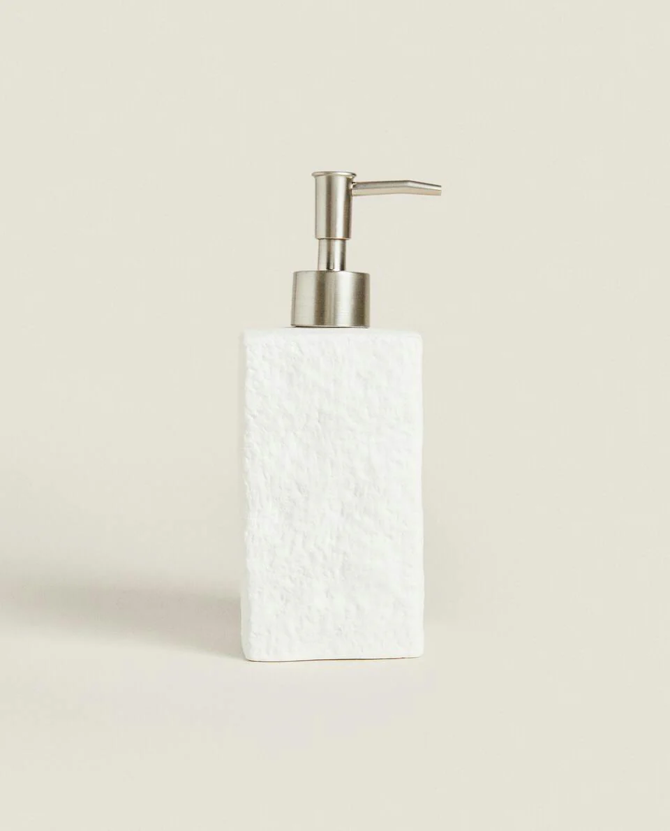 TEXTURED CERAMIC BATHROOM SET