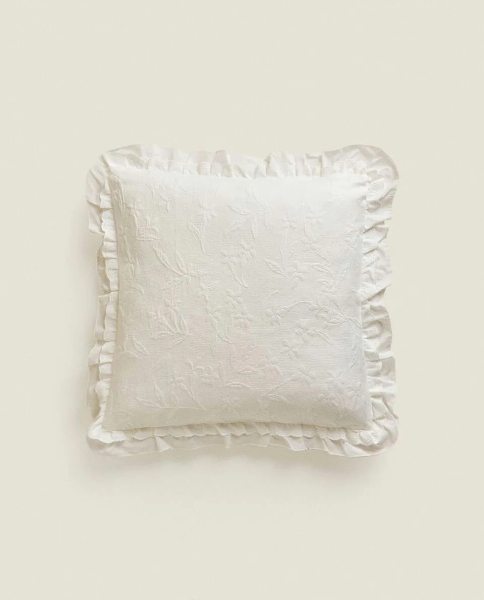 RUFFLE CUSHION COVER