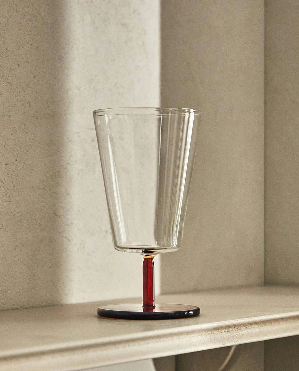 BOROSILICATE GLASS WITH COLOURED STEM