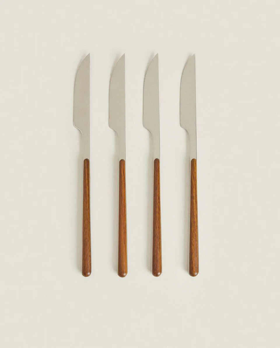 BOX 4 KNIVES WITH ROUND HANDLE DETAIL