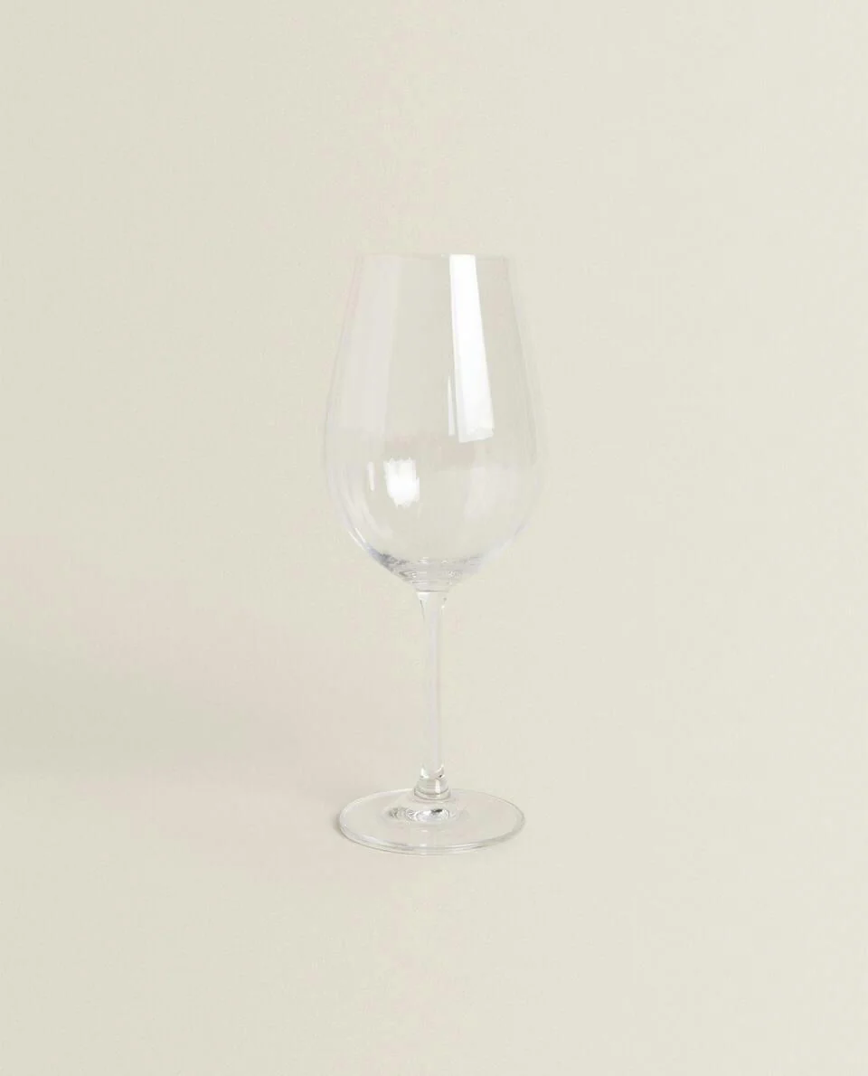 RAISED CRYSTALLINE WINE GLASS