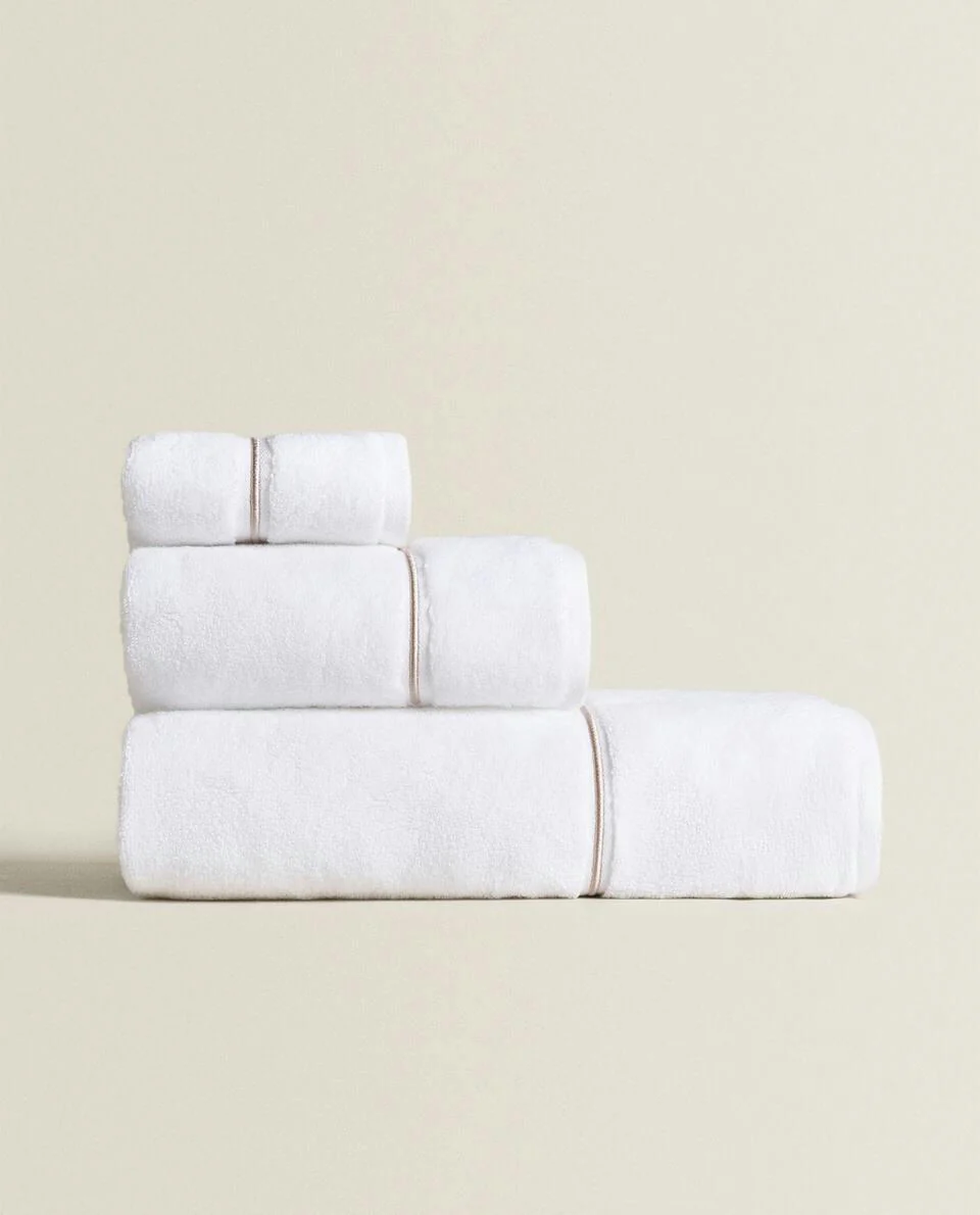 EMBROIDERED SCALLOPED EDGE TOWEL