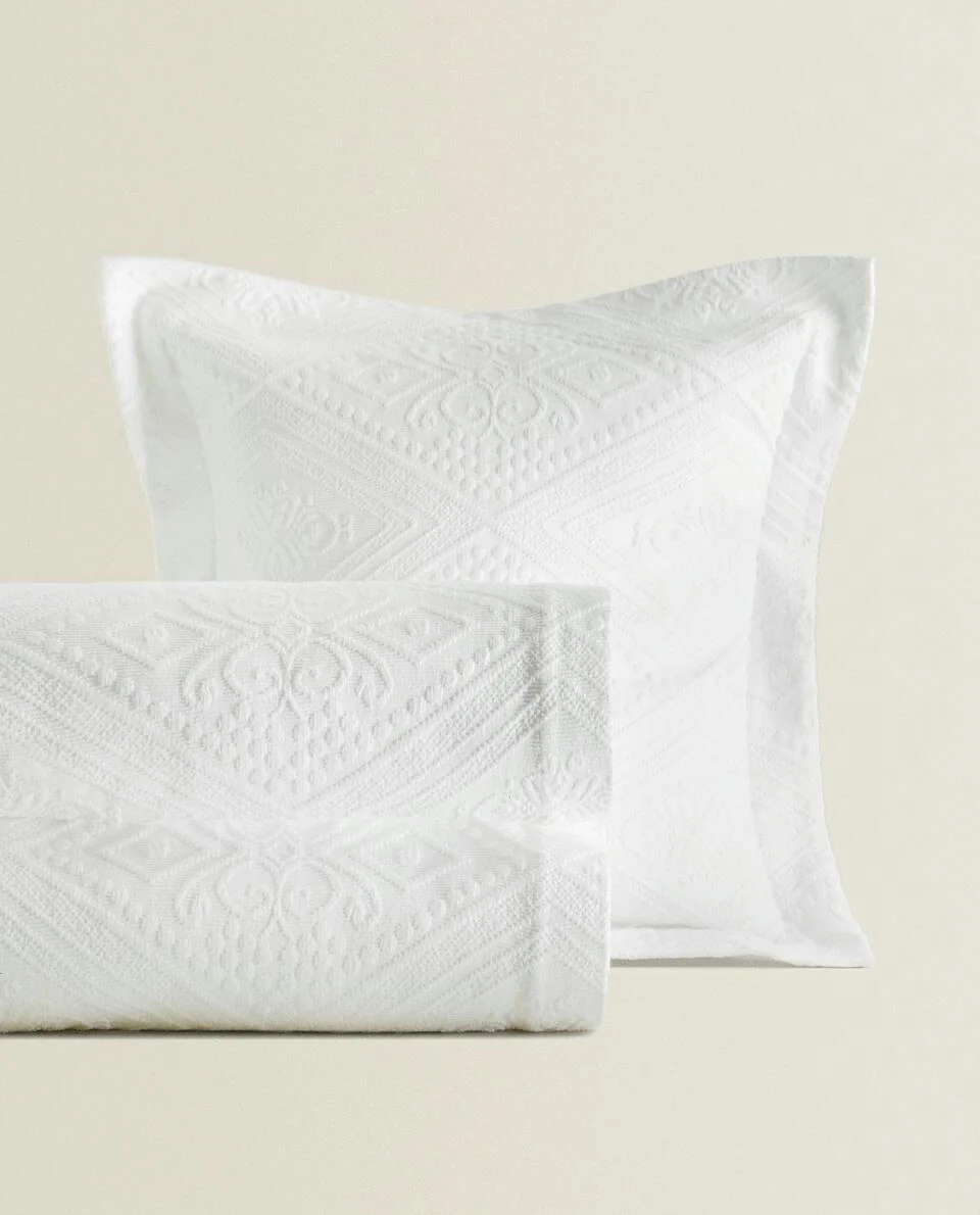 COTTON BEDSPREAD WITH GEOMETRIC DESIGN