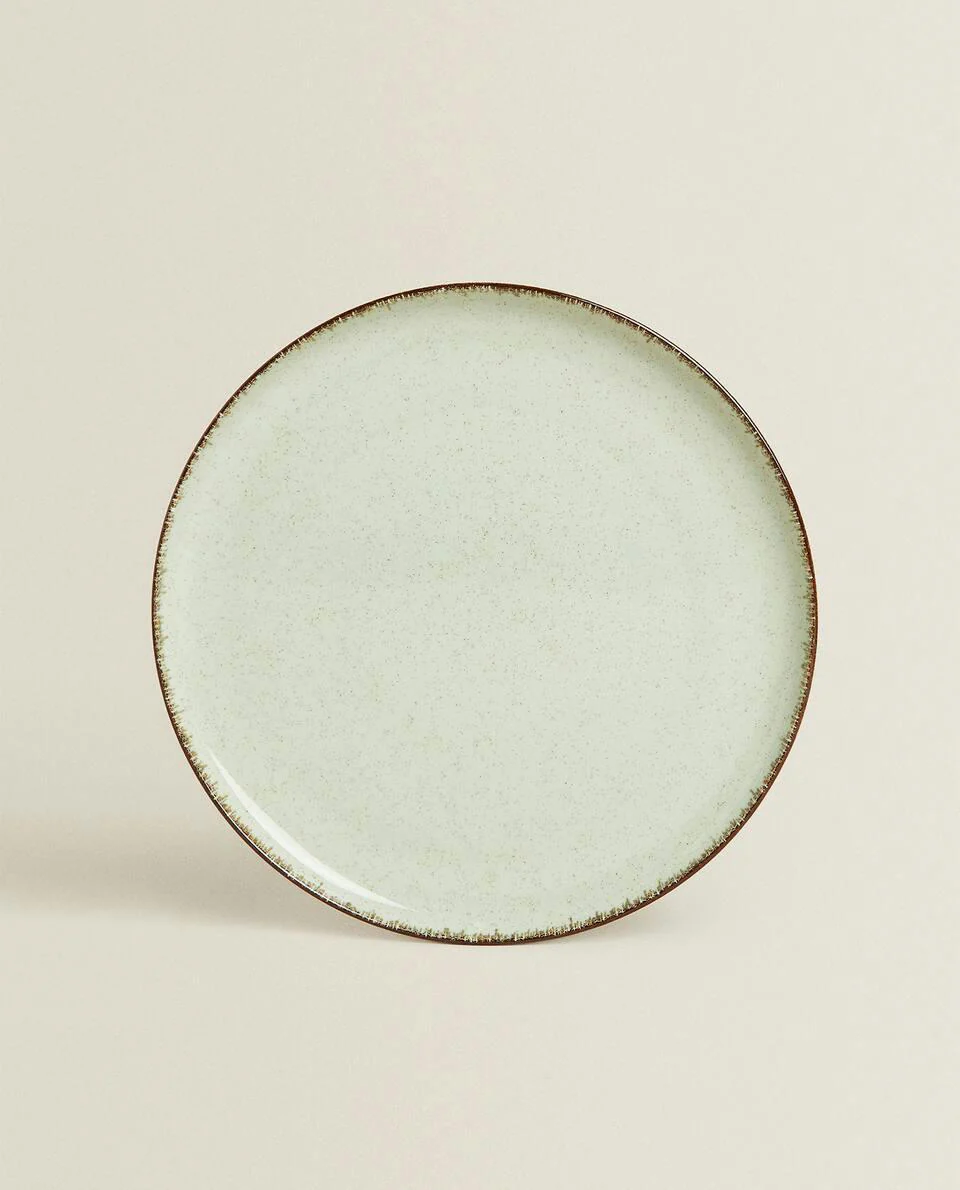 PORCELAIN TABLEWARE WITH ANTIQUE FINISH RIM