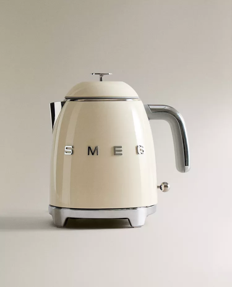 SMALL STEEL SMEG KETTLE