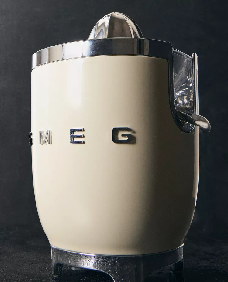 SMEG JUICER
