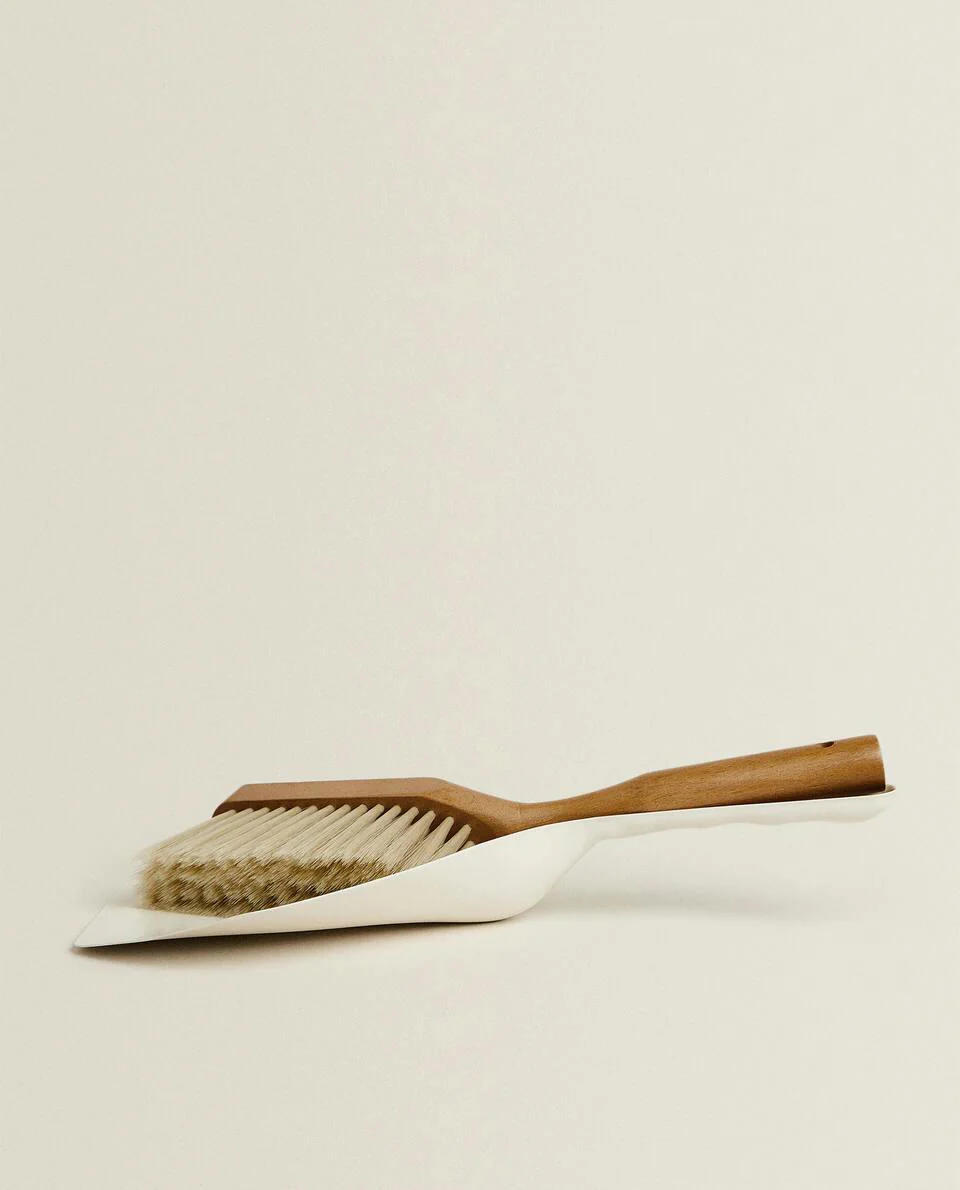 DUSTPAN AND BRUSH SET