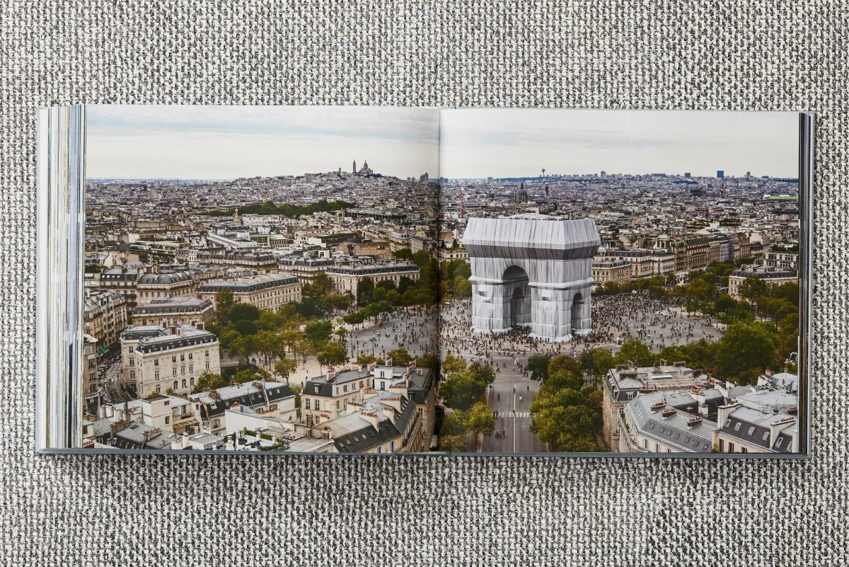 Christo and Jeanne-Claude. L'Arc de Triomphe, Wrapped, by Day. Art Edition No. 1-250
