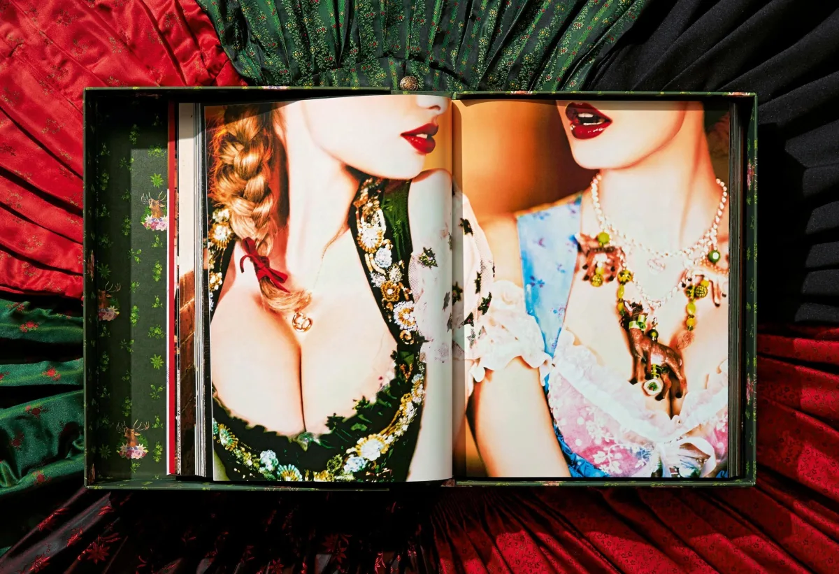 Ellen von Unwerth. Heimat. Art Edition No. 201–300 ‘Spy Device’