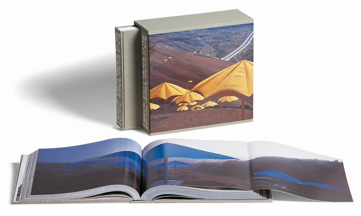 Christo and Jeanne-Claude. Umbrellas Japan/USA 1984–1991