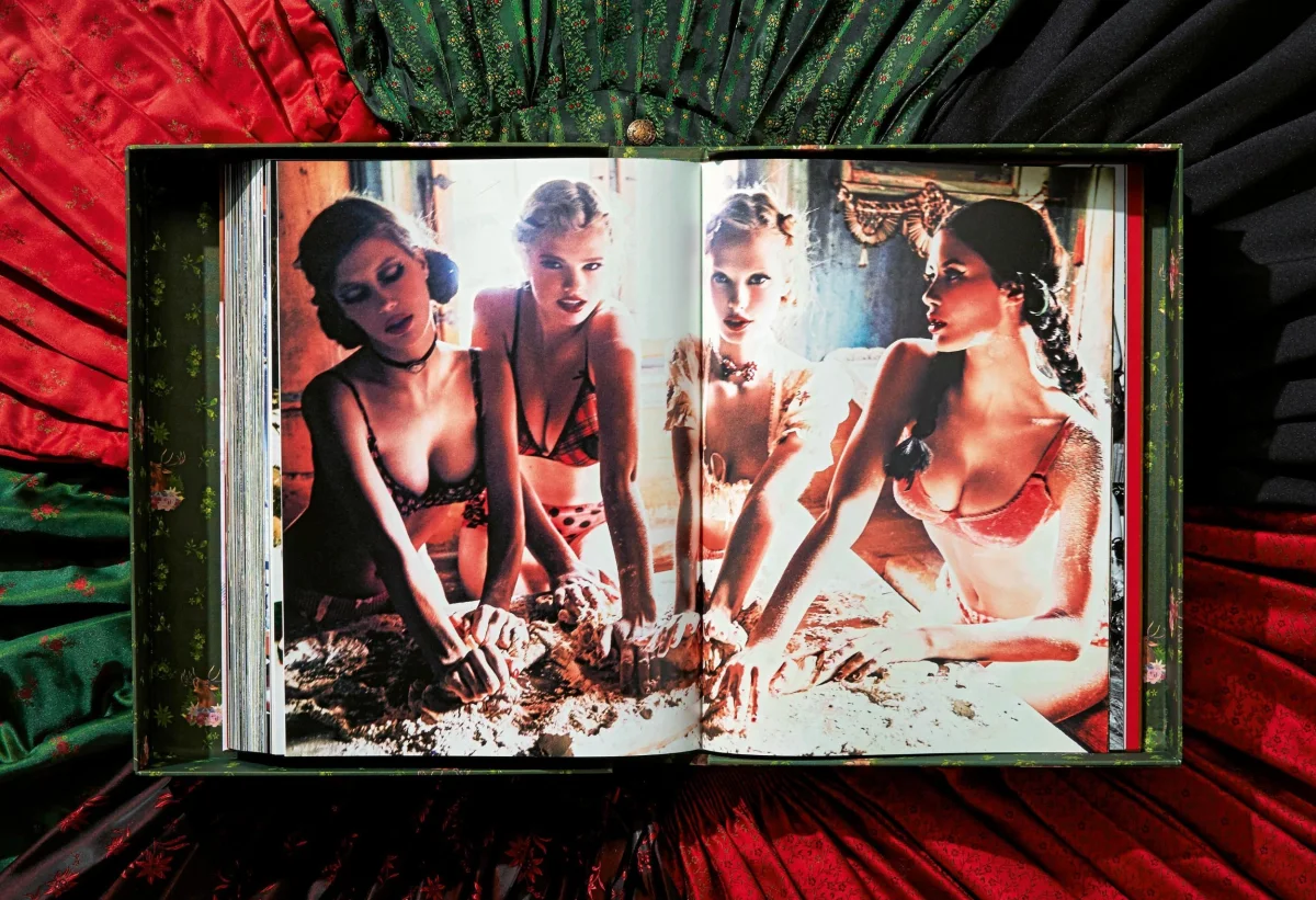 Ellen von Unwerth. Heimat. Art Edition No. 201–300 ‘Spy Device’