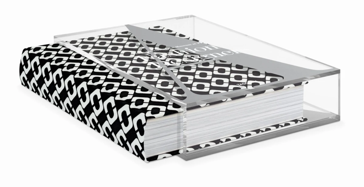 Fashion Designers A-Z. Diane von Furstenberg Edition