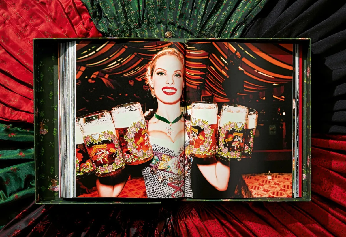 Ellen von Unwerth. Heimat. Art Edition No. 201–300 ‘Spy Device’