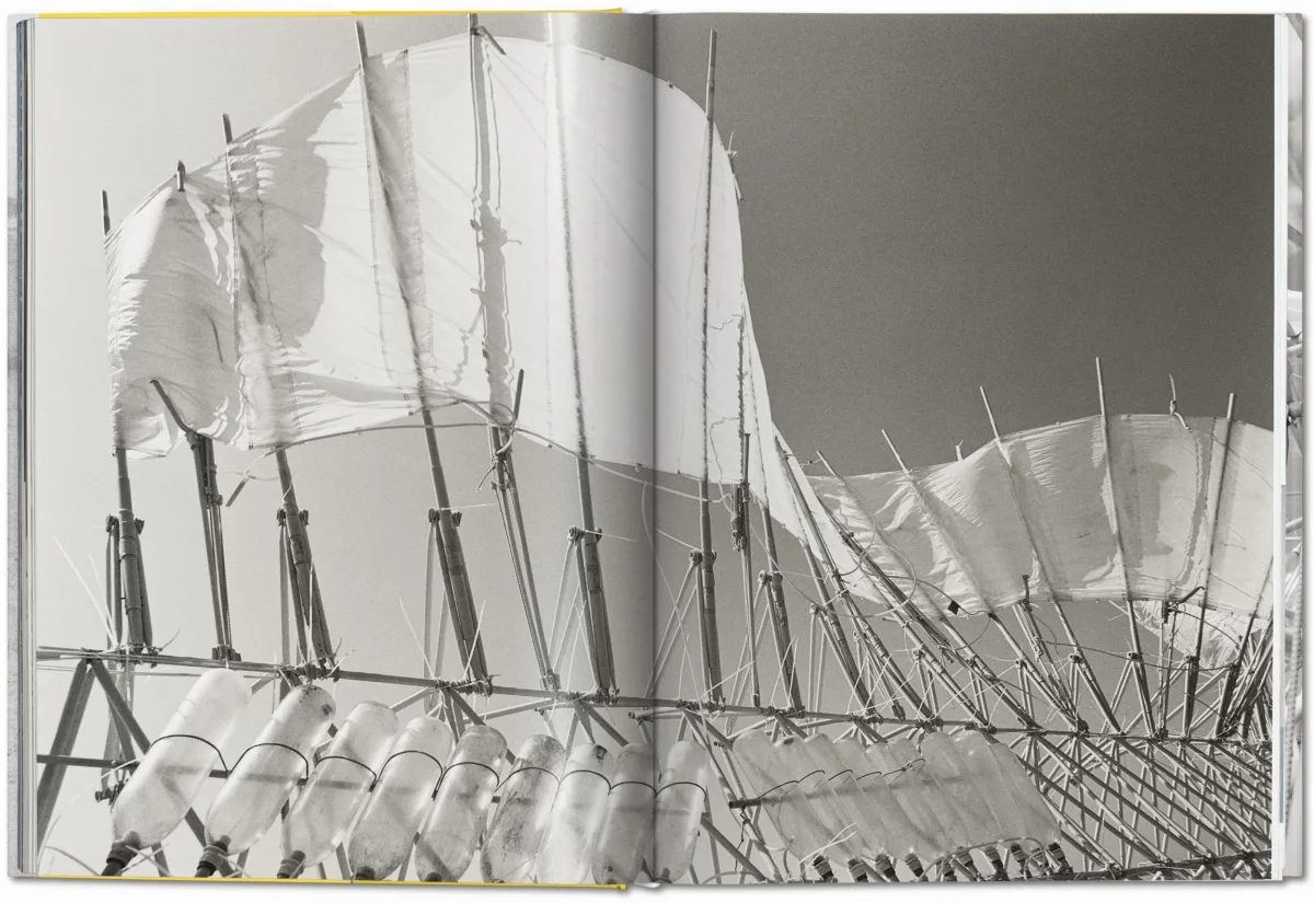 Strandbeest. The Dream Machines of Theo Jansen