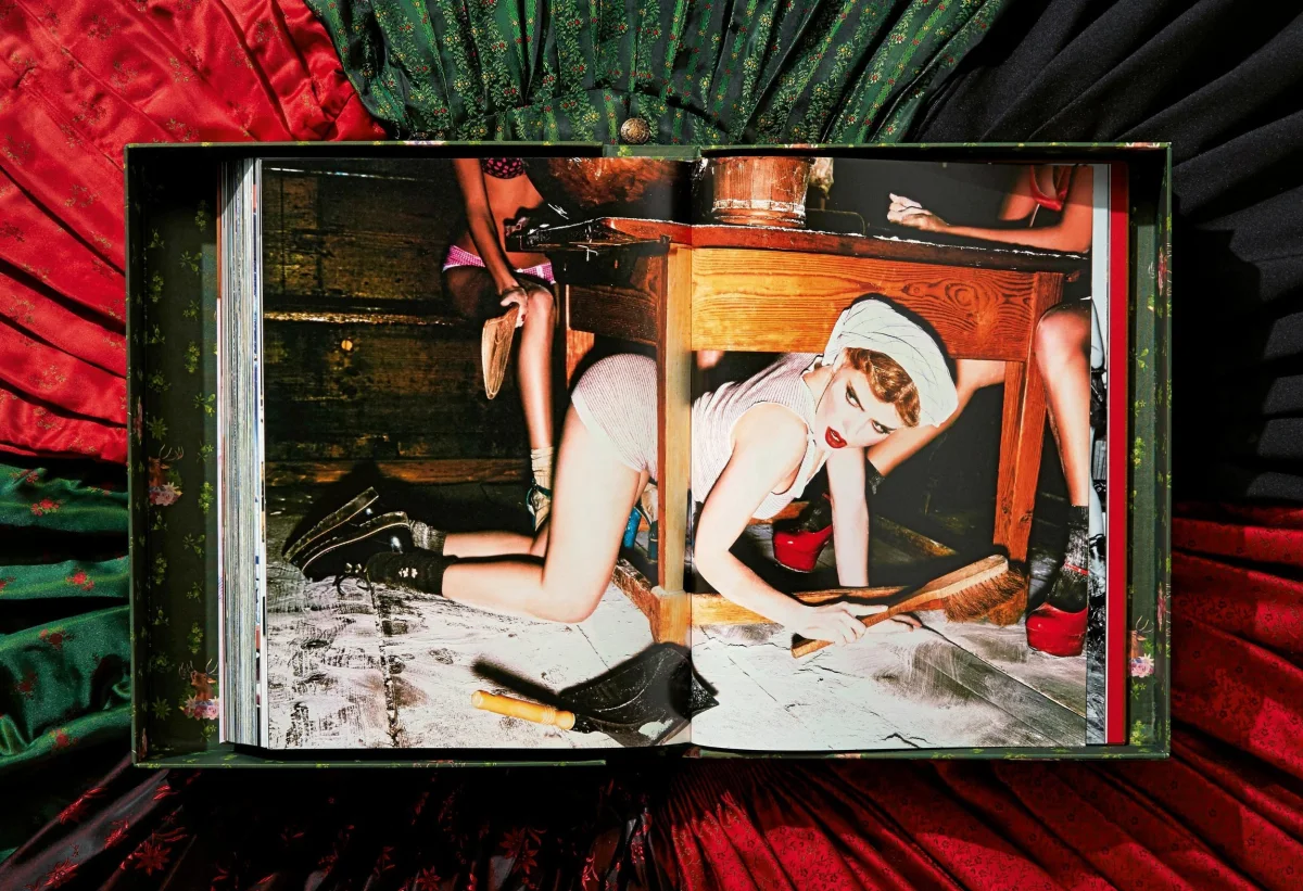 Ellen von Unwerth. Heimat. Art Edition No. 201–300 ‘Spy Device’