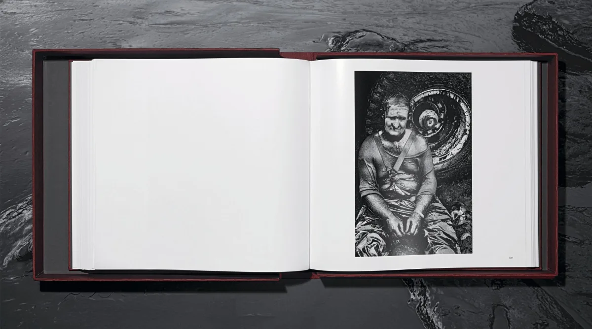 Sebastião Salgado. Kuwait. A Desert on Fire, Art Edition