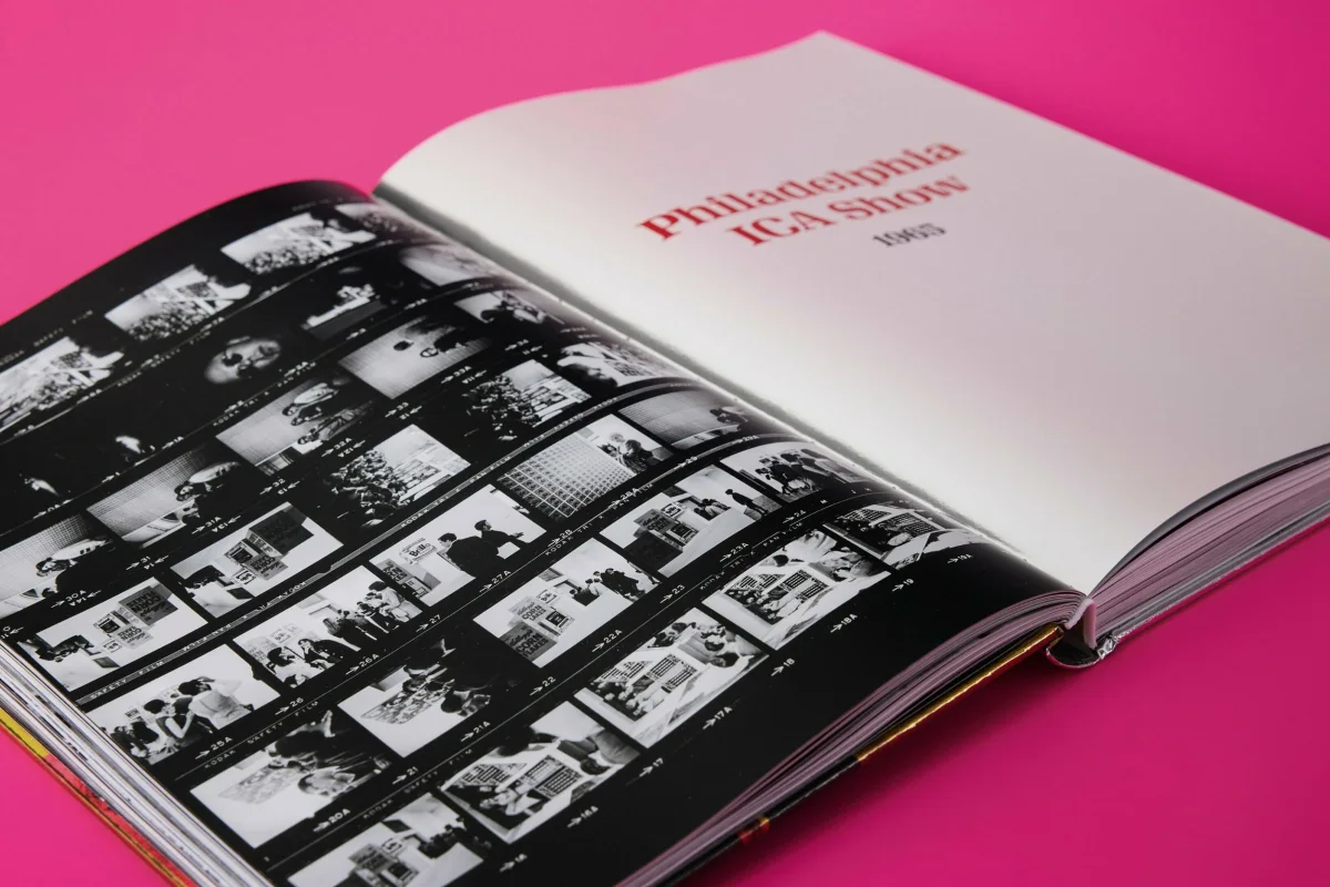 Steve Schapiro. Andy Warhol and Friends. Art Edition No. 51–100 ‘Andy Warhol with Cow silkscreen on wallpaper, New York, 1965’