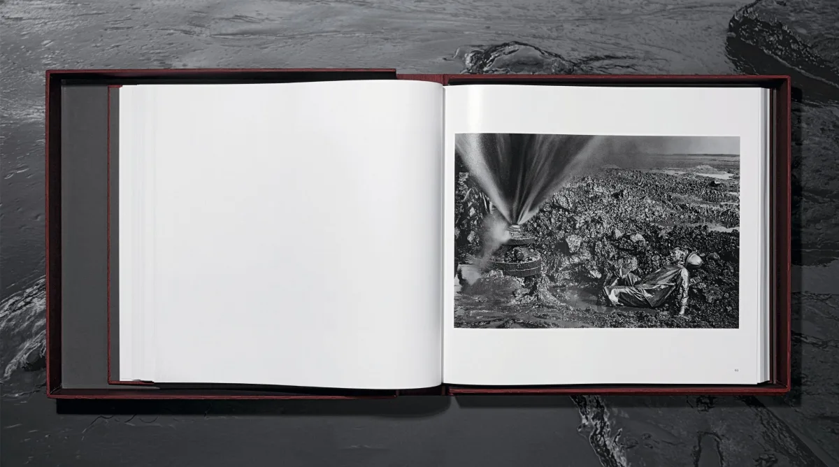 Sebastião Salgado. Kuwait. A Desert on Fire, Art Edition