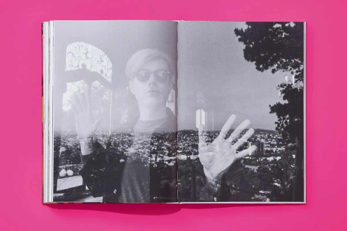 Steve Schapiro. Andy Warhol and Friends. Art Edition No. 51–100 ‘Andy Warhol with Cow silkscreen on wallpaper, New York, 1965’