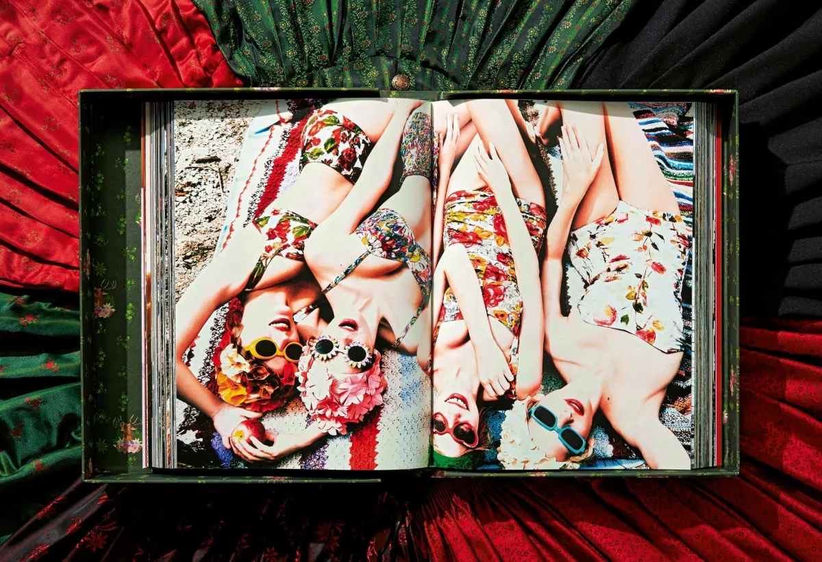 Ellen von Unwerth. Heimat. Art Edition No. 201–300 ‘Spy Device’