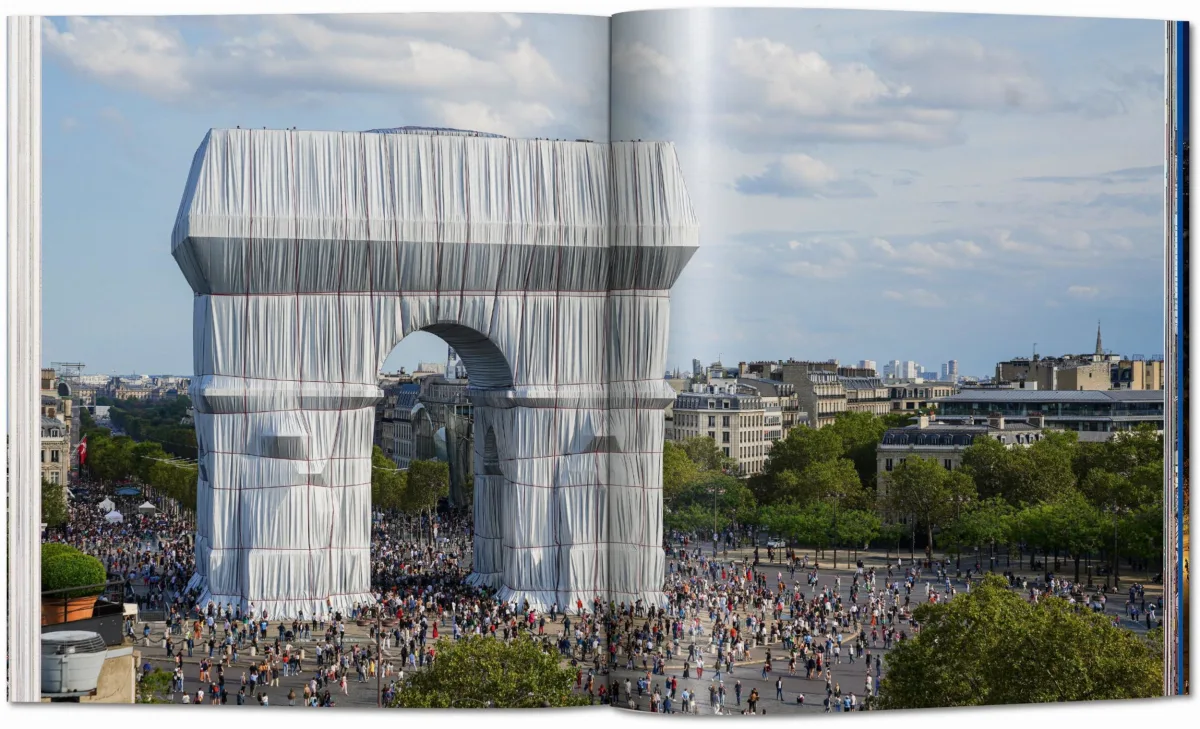 Christo and Jeanne-Claude. L’Arc de Triomphe, Wrapped