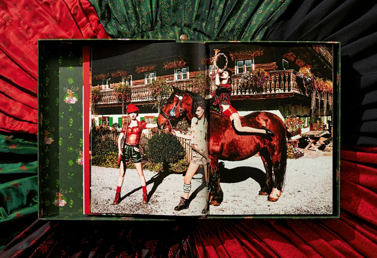 Ellen von Unwerth. Heimat. Art Edition No. 201–300 ‘Spy Device’