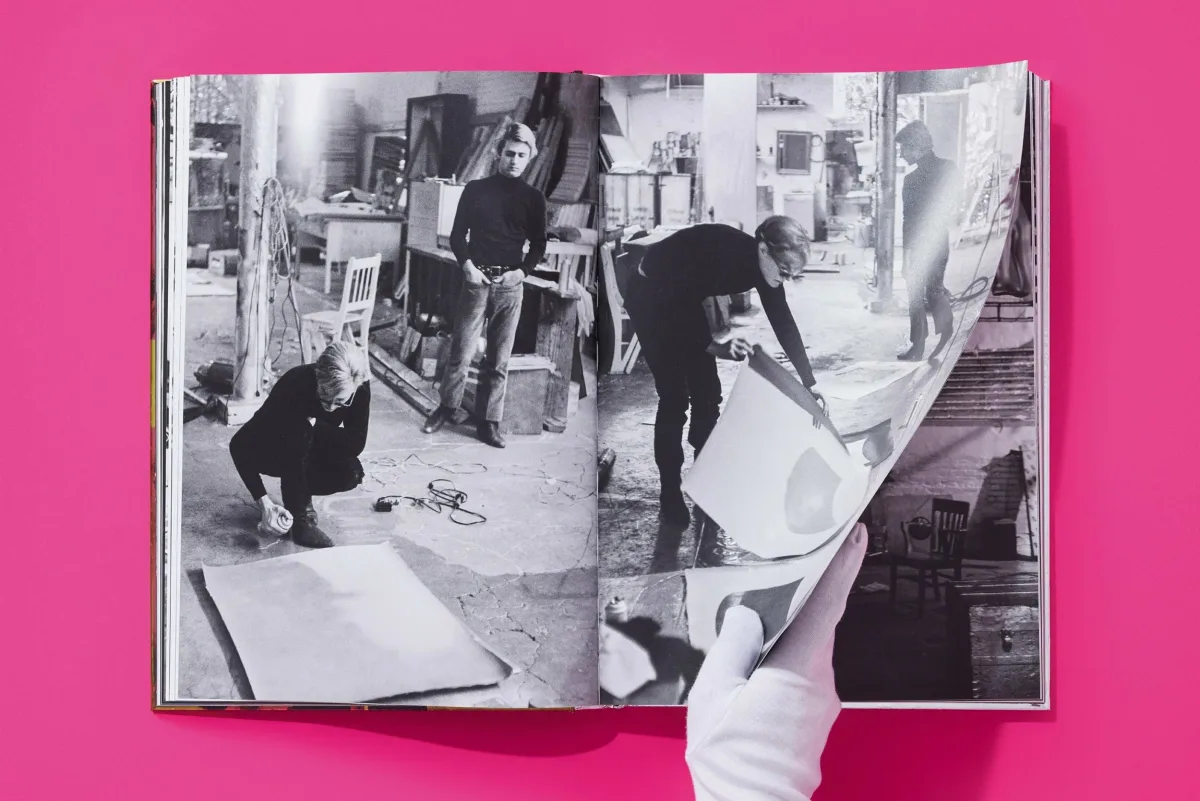 Steve Schapiro. Andy Warhol and Friends. Art Edition No. 51–100 ‘Andy Warhol with Cow silkscreen on wallpaper, New York, 1965’