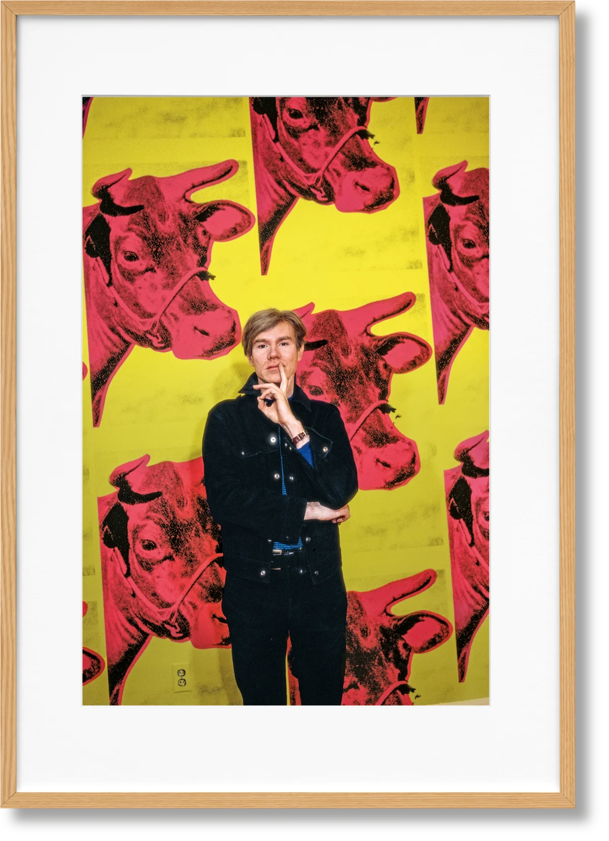 Steve Schapiro. Andy Warhol and Friends. Art Edition No. 51–100 ‘Andy Warhol with Cow silkscreen on wallpaper, New York, 1965’