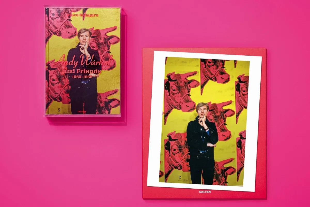 Steve Schapiro. Andy Warhol and Friends. Art Edition No. 51–100 ‘Andy Warhol with Cow silkscreen on wallpaper, New York, 1965’