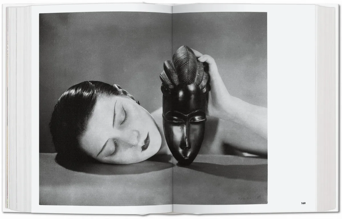 Photo Icons. 50 Landmark Photographs and Their Stories