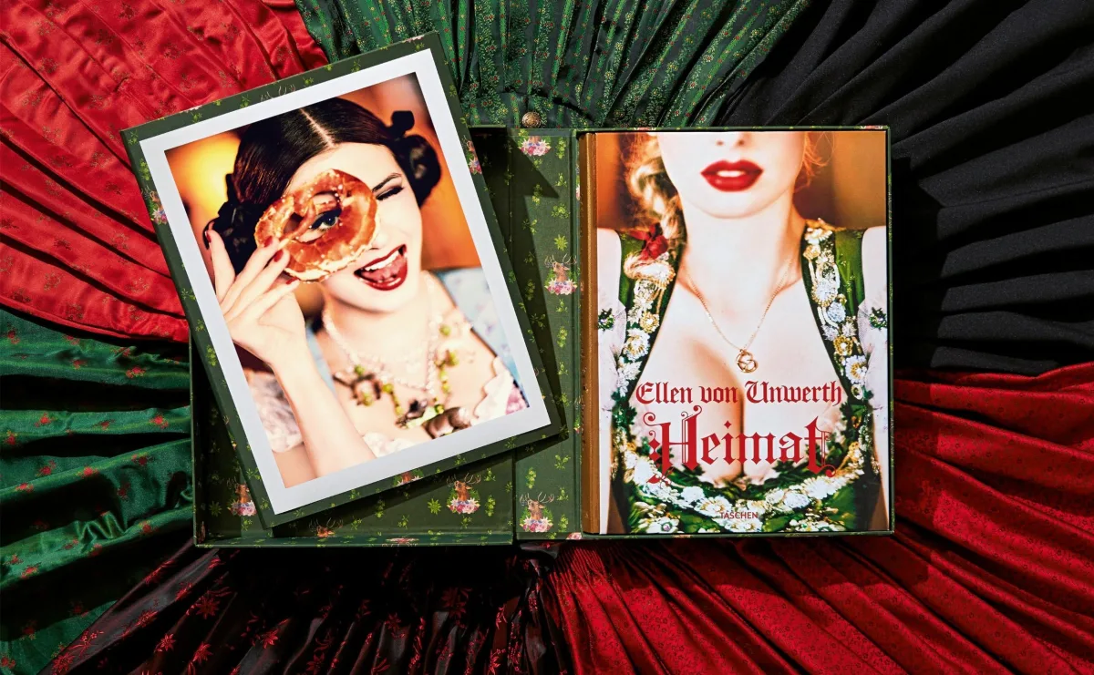 Ellen von Unwerth. Heimat. Art Edition No. 201–300 ‘Spy Device’